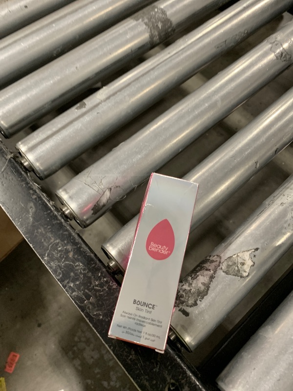 Photo 1 of Beautyblender 12-Hour Always on Radiant Skin Tint, Breathable Serum Foundation Stays Put for All Day Long Wear, Infused with Hyaluronic Acid & Niacinamide, Light 4
