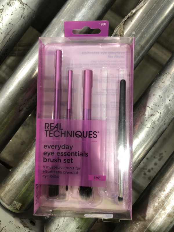 Photo 1 of Real Techniques 8 Piece Everyday Eye Essentials Makeup Brush Set, Eye Brushes for Eye Liner, Eyeshadow, Brows, & Lashes, Travel Friendly, Gift Set, Synthetic Bristles, Cruelty-Free & Vegan