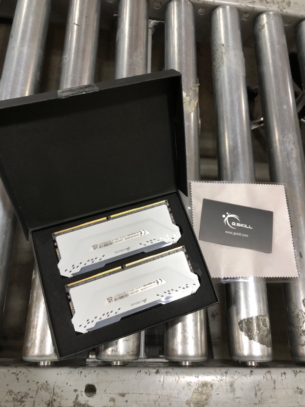 Photo 1 of G.Skill Trident Z Royal F4-4000C18D-32GTRS Memory Module 32 GB 2 x 16 GB DDR4 4000 MHz
