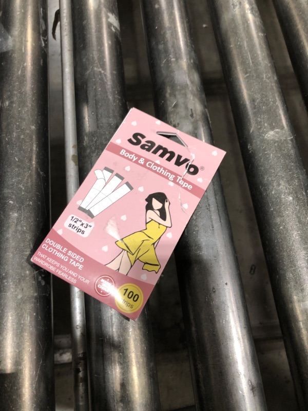 Photo 1 of 100Pcs Double Sided Skin Tape for Clothing, Transparent Strong Body Anti-Exposure Tape, Skin-Friendly, Suitable for All Tones, Suitable for All Fabrics, Multi-Purpose