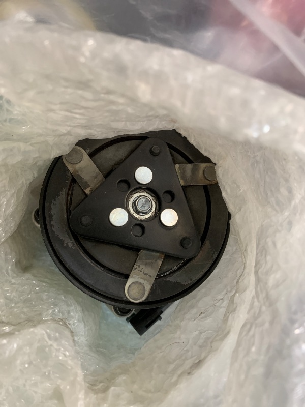 Photo 1 of cciyu AC Compressor Compatible for Kia Sedona 3.5L 02 03 04 05 Replaces AC Compressor for Car 6 Grooves HS18