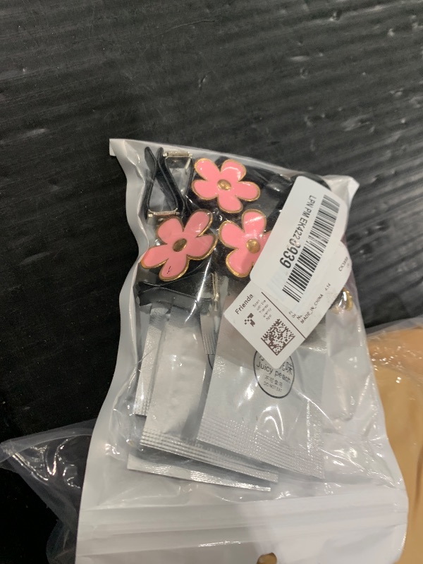 Photo 1 of Frienda 6 Pcs Daisy Flower Air Vent Clip Accessories Air Conditioning Outlet Clip Car Air Freshener Dashboard Accessories Charm Car Inter Decor(3 cm, 3.3 cm,Pink)