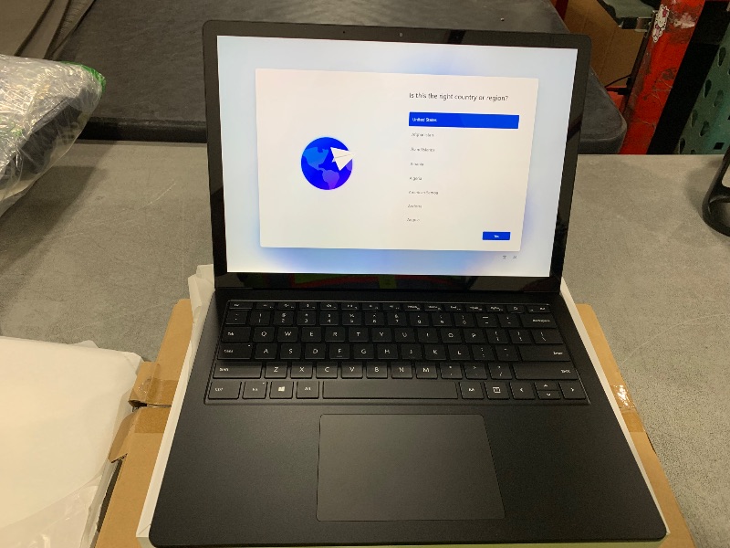 Photo 1 of Microsoft Laptop 5 13in i7 16GB 512GB Black