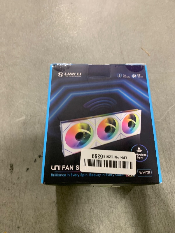 Photo 1 of Lian Li UNI Fan SL-Infinity Wireless 120 - Triple Pack - 2.4 GHz Wireless Signal ARGB Fan Control - Double Infinity Mirror Design - Low Noise - Controller Included - White (12SLIN1W3W)