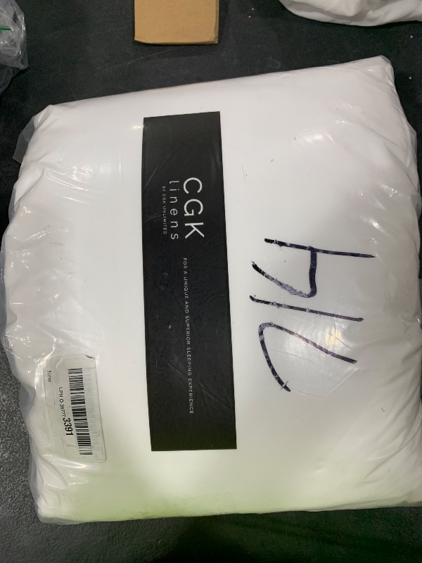 Photo 1 of King Size 4 Piece Sheet Set - Comfy Breathable & Cooling Bed Sheets Set - Hotel Luxury Bedding for Women, Men, Kids, Teens, Boys & Girls - Deep Pockets, Soft, Wrinkle Free - Oeko-Tex - Antique White