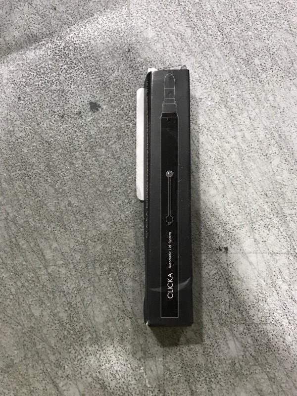 Photo 1 of Retractable Automatic Lid Eyeshadow Brush