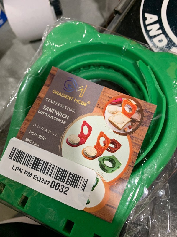 Photo 1 of Gradient Mode Sandwich Cutter and Sealer, Kids Bread Decruster, DIY Cookie Cutter, Great for Lunchbox and Bento Box - Green