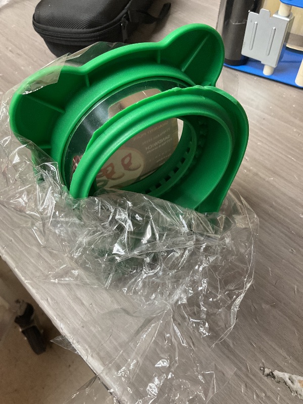 Photo 1 of Gradient Mode Sandwich Cutter and Sealer, Kids Bread Decruster, DIY Cookie Cutter, Great for Lunchbox and Bento Box - Green