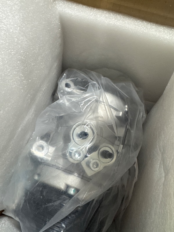 Photo 1 of New AC Air Condition Compressor with Clutch for Toyota Tacoma 2005-2015 2.7L 4.0L1010835 1110835 1210835 639392