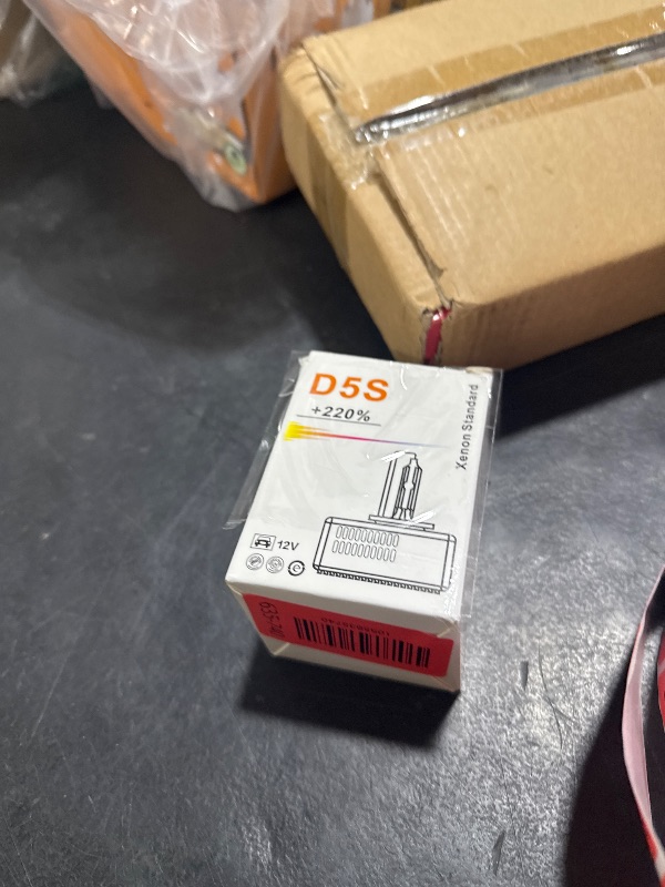 Photo 1 of Xenon Headlight Bulb, D5S 6000K 35W HID Headlamp Bulb 9285410171 Compatible for 2015 2016 2017 2018 Audi A3 A4 A6 Q3 Q5 Q7 S3 S4 S5 S6 SQ5 Chevrolet Silverado GMC Sierra Hyundai Elantra Kia Forte Jeep