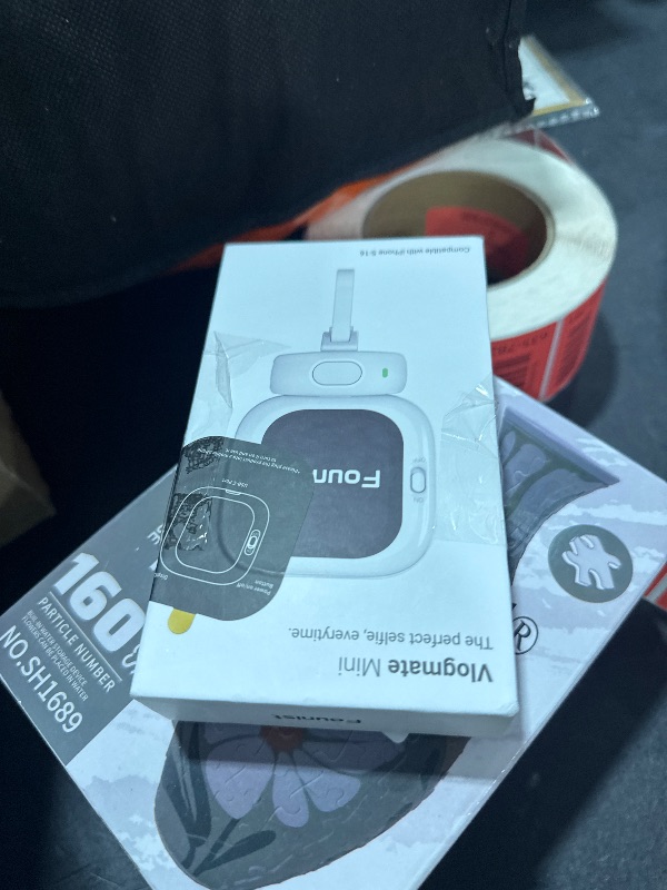Photo 1 of Founist Vlogmate Mini Vlog Selfie Monitor Screen for iPhone, Wired Back Camera Monitor with Magnetic AMOLED Screen, Bluetooth Remote, Dual Cable Include for iPhone 16/15/14/13/12/11/SE/XR/XS/X/8/7/6/5