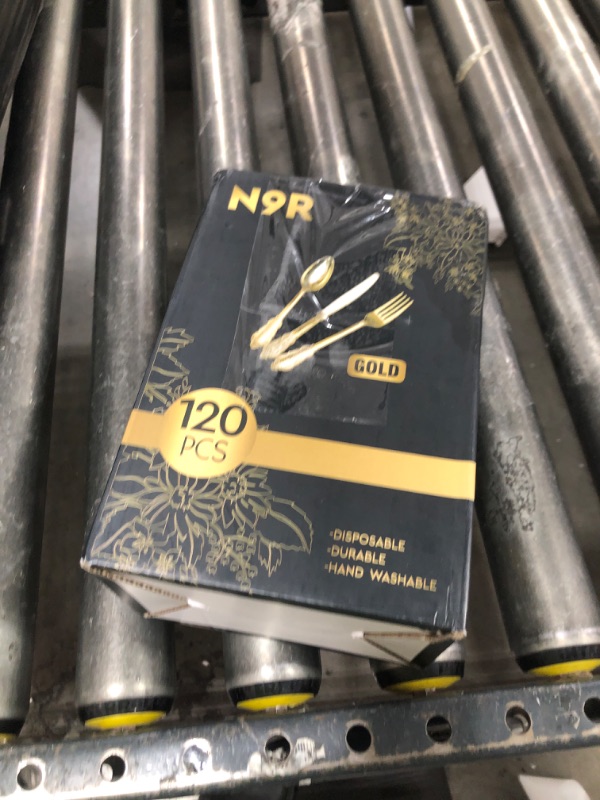 Photo 1 of N9R 120PCS Gold Plastic Silverware, Disposable Silverware Include 40 Forks, 40 Spoons, 40 Knives, Gold Cutlery Set Disposable for Party, Wedding and Daily Use