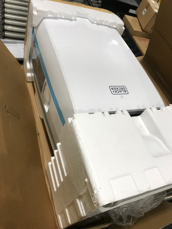Photo 1 of BLACK+DECKER Smart Portable Air Conditioner with Heat, 14,000 BTU (10,200 BTU SACC) Cooling, 12,000 BTU Heating for Rooms up to 700 Sq. Ft., Follow Me Remote, BPACT14HWT, White