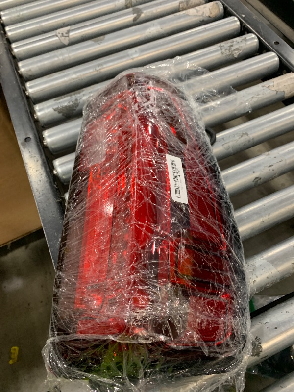 Photo 1 of Lochnchn LED Tail Light Assembly Compatible with 2019-2024 GMC Sierra 1500/2500HD/3500HD,Left Driver Side Taillights Rear Lamp with Signature Brake Light Replace# 84565921 GM2800310