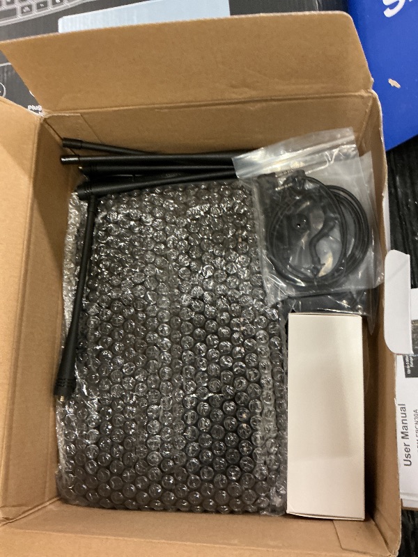 Photo 1 of SAMCOM FPCN30A Radios Walkie Talkies Long Range Business Commercial Professional UHF 2 Way Radios Two-Way Radio(6 Pack) with 6 Way Multi Gang Charger & Earpieces