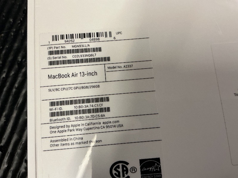 Photo 1 of 2020 Apple MacBook Air Laptop: Apple M1 Chip, 13” Retina Display, 8GB RAM, 256GB SSD Storage, Backlit Keyboard, FaceTime HD Camera, Touch ID. Works with iPhone/iPad; Silver
