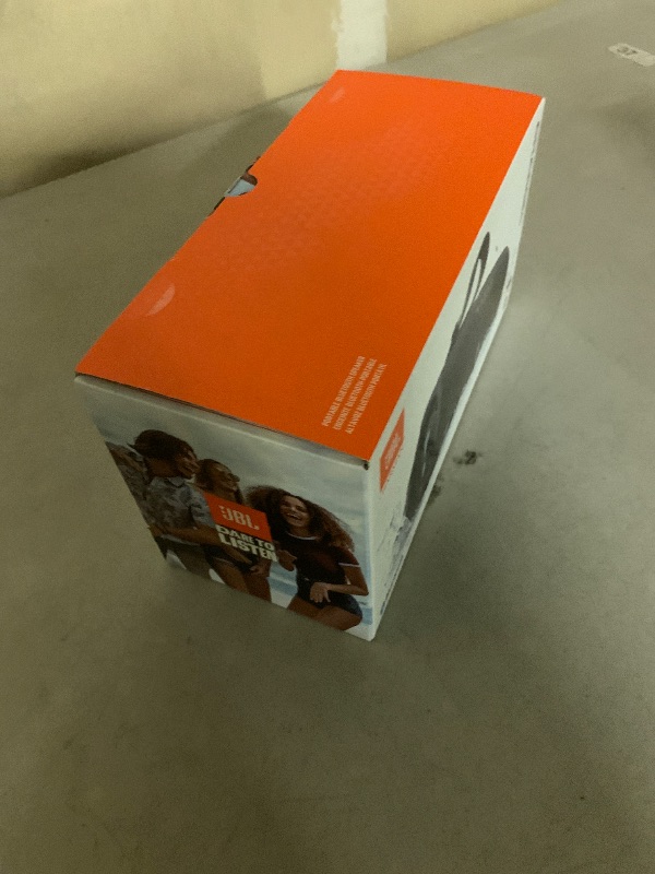 Photo 1 of JBL Charge 6 - Portable Waterproof & Drop-Proof Bluetooth Speaker, Bold JBL Pro Sound with AI Sound Boost, 28Hrs of Playtime, Built-in powerbank & Comes with a Sturdy/Removable Carrying Strap (Black)