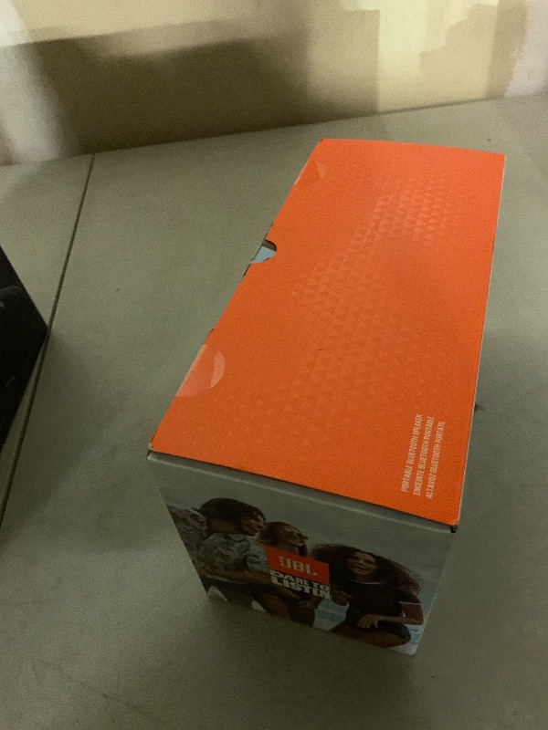 Photo 1 of JBL Charge 6 - Portable Waterproof & Drop-Proof Bluetooth Speaker, Bold JBL Pro Sound with AI Sound Boost, 28Hrs of Playtime, Built-in powerbank & Comes with a Sturdy/Removable Carrying Strap (Black)