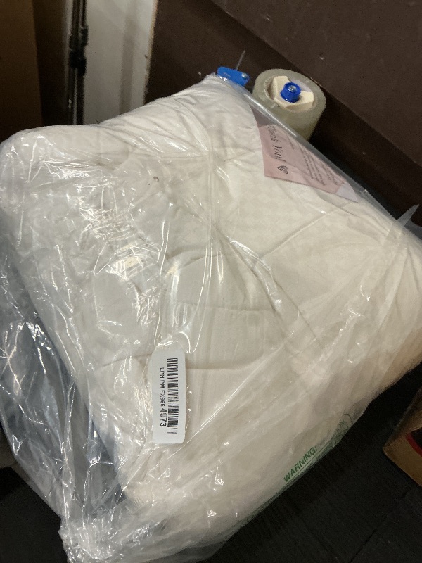 Photo 1 of CUDDLE DREAMS Wool Comforter Duvet Insert, 100% Australian Wool Filling with Soft Noiseless Cotton Shell, Natural Warmth (Midweight for All Season, Twin)