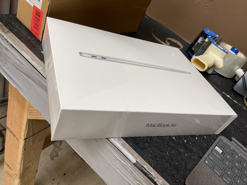 Photo 1 of 2020 Apple MacBook Air Laptop: Apple M1 Chip, 13” Retina Display, 8GB RAM, 256GB SSD Storage, Backlit Keyboard, FaceTime HD Camera, Touch ID. Works with iPhone/iPad; Silver