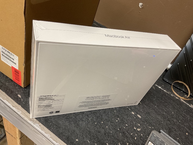 Photo 1 of 2020 Apple MacBook Air Laptop: Apple M1 Chip, 13” Retina Display, 8GB RAM, 256GB SSD Storage, Backlit Keyboard, FaceTime HD Camera, Touch ID. Works with iPhone/iPad; Silver