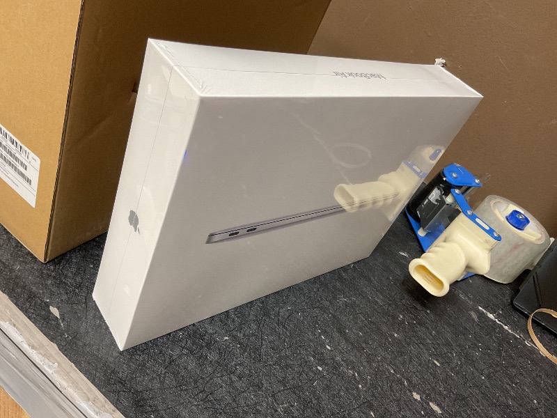 Photo 1 of 2020 Apple MacBook Air Laptop: Apple M1 Chip, 13” Retina Display, 8GB RAM, 256GB SSD Storage, Backlit Keyboard, FaceTime HD Camera, Touch ID. Works with iPhone/iPad; Silver