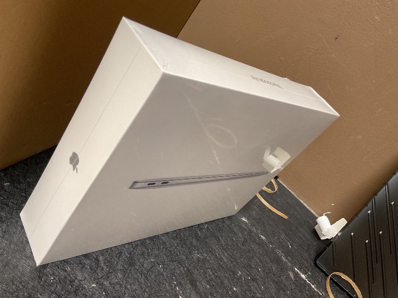 Photo 1 of 2020 Apple MacBook Air Laptop: Apple M1 Chip, 13” Retina Display, 8GB RAM, 256GB SSD Storage, Backlit Keyboard, FaceTime HD Camera, Touch ID. Works with iPhone/iPad; Silver