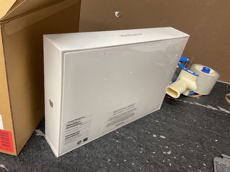 Photo 1 of 2020 Apple MacBook Air Laptop: Apple M1 Chip, 13” Retina Display, 8GB RAM, 256GB SSD Storage, Backlit Keyboard, FaceTime HD Camera, Touch ID. Works with iPhone/iPad; Silver