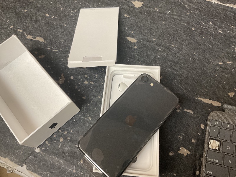 Photo 1 of Apple iPhone SE, 256GB, Black