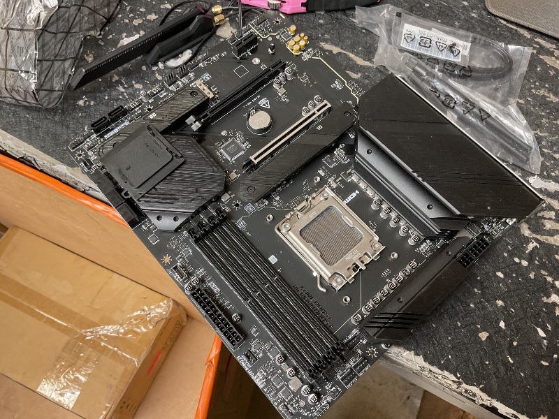 Photo 1 of MSI MAG B650 Tomahawk WiFi Gaming Motherboard (AMD Ryzen 9000/8000/7000 Series Processors, AM5, DDR5, PCIe 4.0, M.2, SATA 6Gb/s, USB 3.2 Gen 2, HDMI/DP, Wi-Fi 6E, Bluetooth 5.3, 2.5Gbps LAN, ATX)