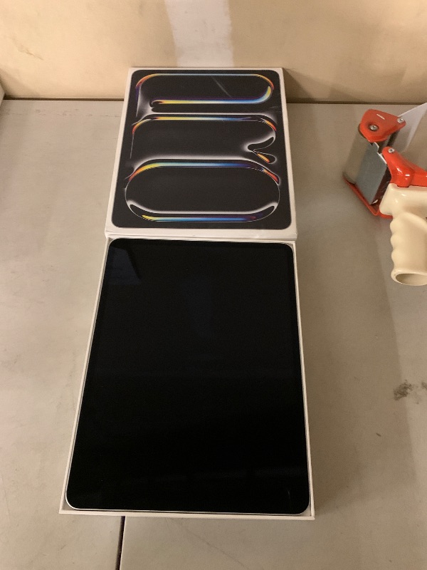 Photo 1 of Apple iPad Pro 13-inch (M5): Ultra Retina XDR Display, 512GB, 12MP Front/Back Camera, LiDAR Scanner, Wi-Fi 7 with Apple N1 + 5G Cellular with C1X chip, Face ID, All-Day Battery Life — Silver