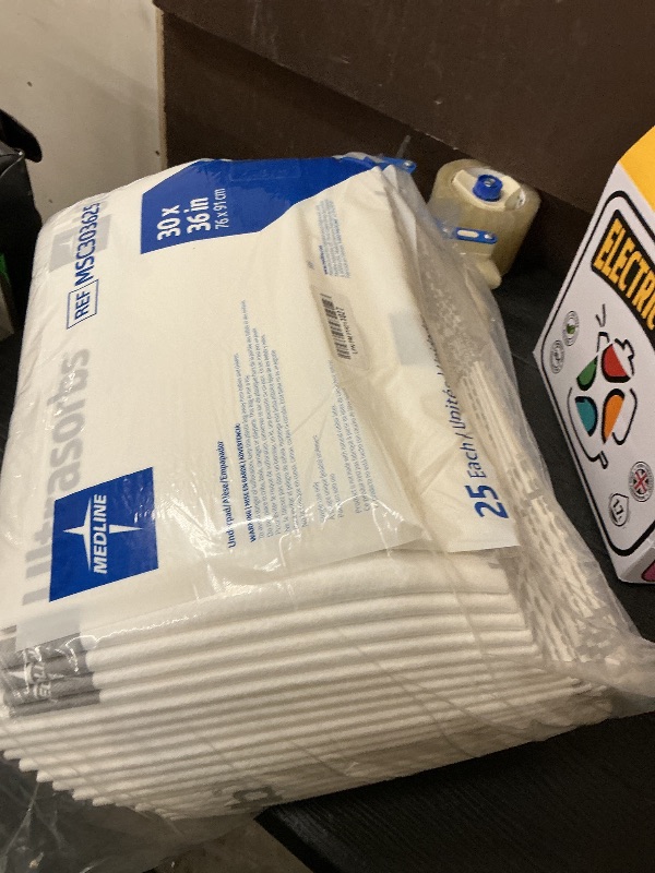 Photo 1 of Medline Ultrasorbs Drypads, 30" x 36", 25 Count, Super Absorbent Disposable Bed Pads, Large Incontinence Bed Pads, Chucks Protective Underpads, 10 Times More Absorbent, For Adults, Elderly