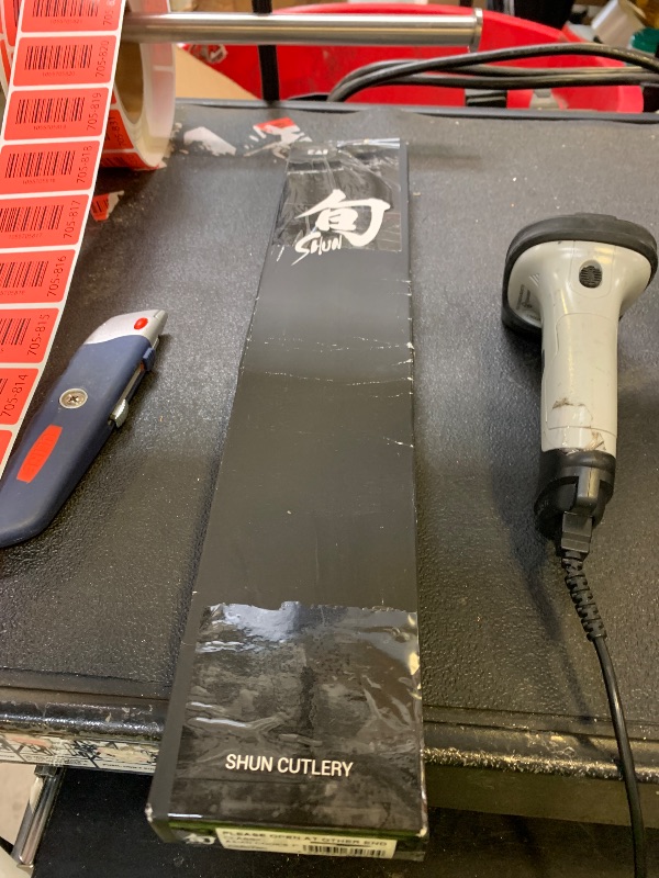 Photo 1 of *DAMAGED** Shun Classic - 7" Asian Cook's Knife