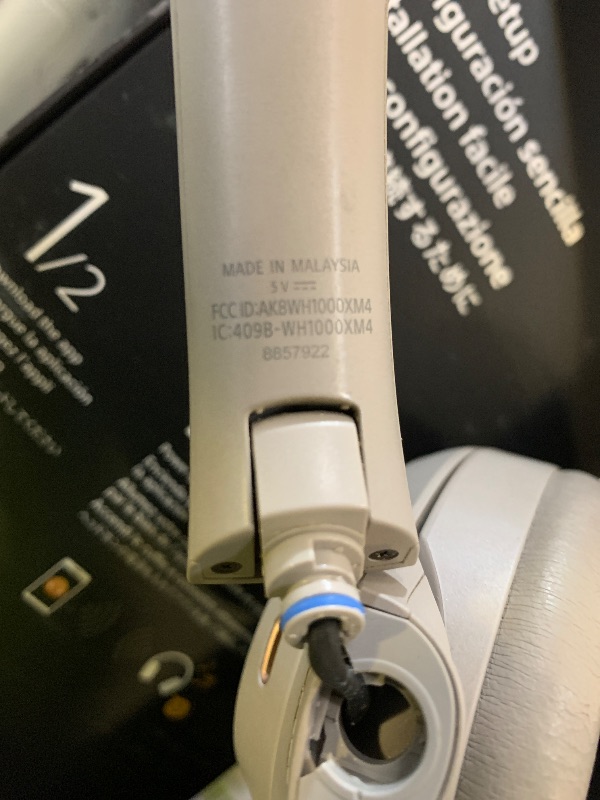 Photo 1 of **MAJOR DAMAGE** Sony WH-1000XM4 Noise Cancelling Wireless Headphones - 30hr Battery Life - Over Ear Style - Optimised for Alexa and Google Assistant - Built-in mic for Calls - Silver International Version