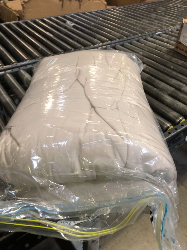 Photo 1 of Bedsure Comforter Duvet Insert - Quilted Comforters Oversized King Size, All Season Duvet, GentleSoft Down Alternative Bedding, with 8 Tabs, Gifts for Women/Men, Linen, Oversized King 116 x 98 Inches