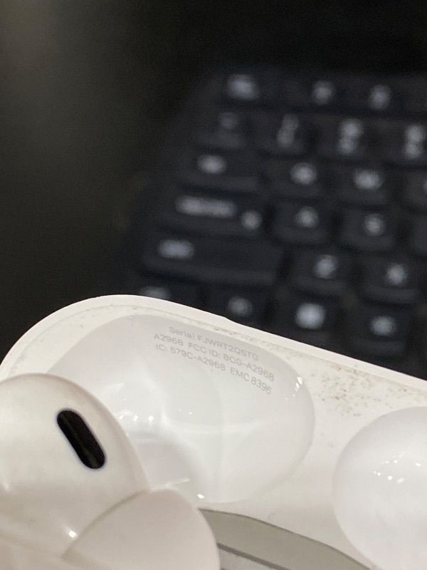 Photo 6 of Apple AirPods Pro (2nd generation) with MagSafe Charging Case (USB-C) (Renewed)