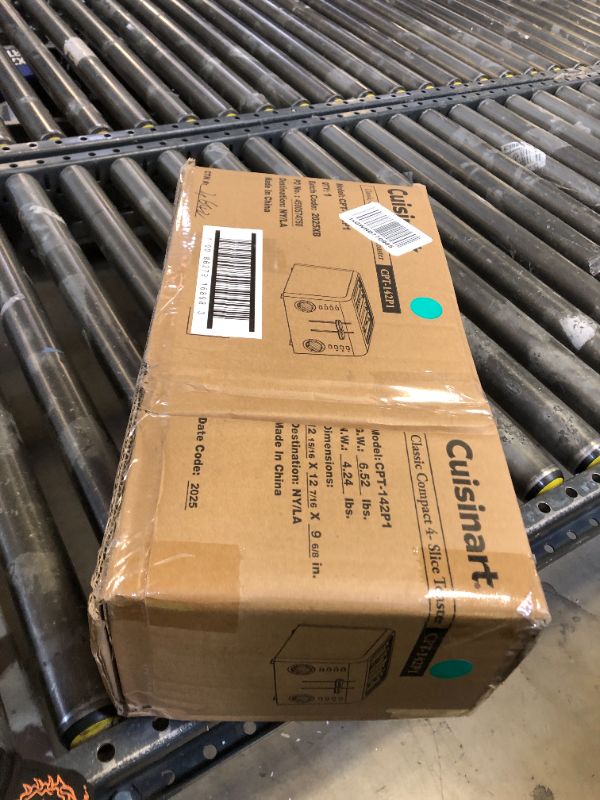 Photo 1 of Cuisinart 4-Slice Compact Plastic Toaster, White, CPT-142P1