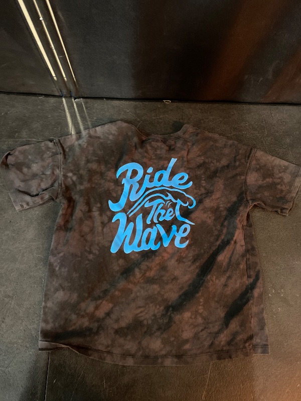 Photo 1 of L Short sleeve Ride The Wave T-Shirt