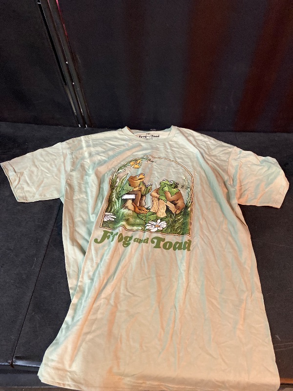 Photo 1 of 2XL Green Frog and Toad reading t-shirt 