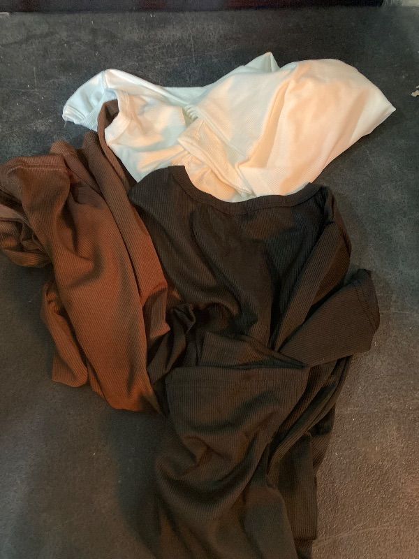 Photo 1 of M Womens 3 Pack Long Sleeve Shirts Fitted Tops Base Layering Tight Thermal Undershirts