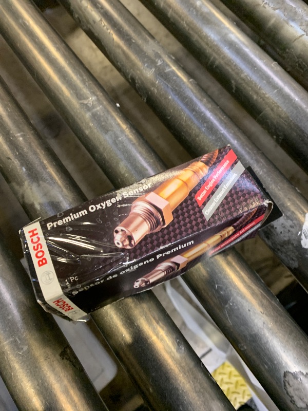 Photo 1 of BOSCH 15719 Premium Original Equipment Oxygen Sensor - Compatible with Select Ford Aerostar, Bronco, E-150, E-250, E-350, Explorer, F-150, F-250, F-350, Ranger; Mazda B2300, B3000, B4000, Navajo +More