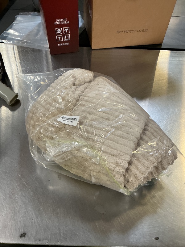 Photo 1 of 1 BEIGE TOWEL SHEET