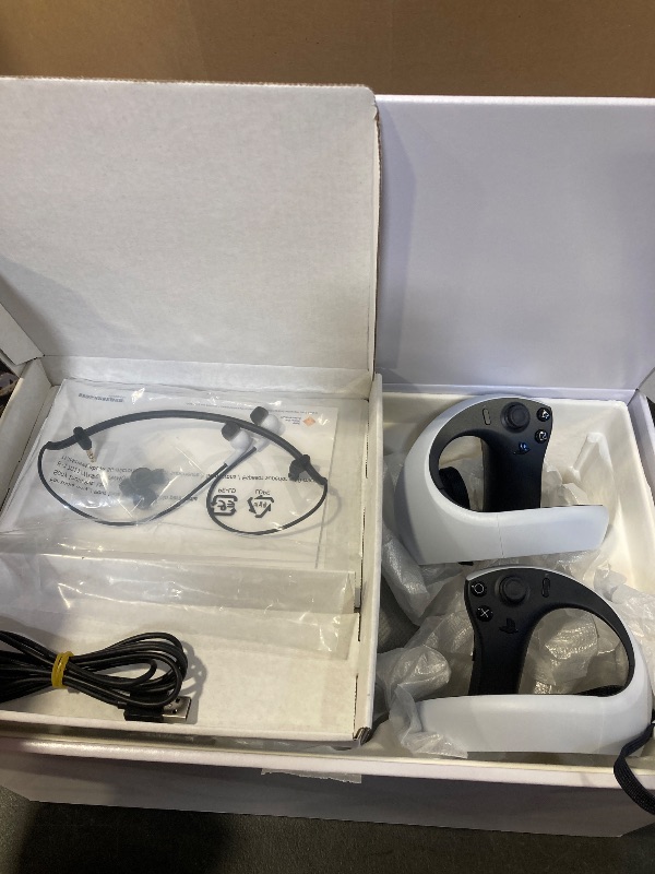 Photo 1 of PlayStation VR2 Horizon Call of The Mountain™ Bundle (PSVR2)