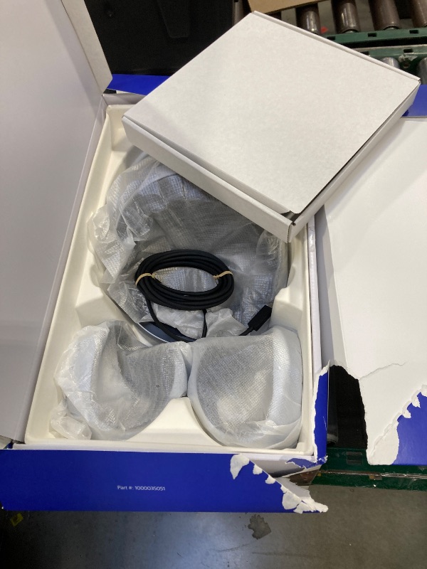 Photo 1 of PlayStation VR2 Horizon Call of The Mountain™ Bundle (PSVR2)