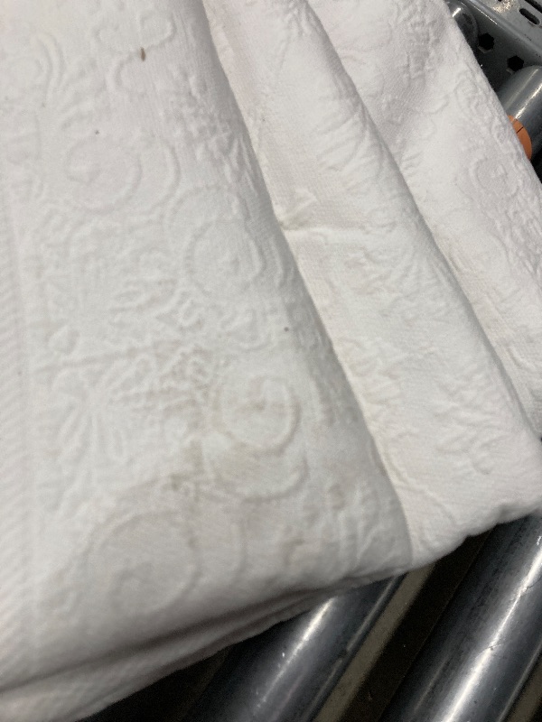 Photo 1 of **used**Historic Charleston Charleston Estate Modern Farmhouse Floral Matelasse Coverlet with Scalloped Edges, 100% Cotton Breathable Bedding, King/Cal King, White Floral