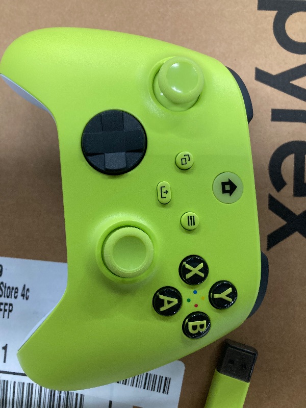 Photo 1 of **DONT WORK ON XBOX**G-apogee 2.4GHZ Wireless Controller with 3.5mm Audio Headphone Jack (yellow)