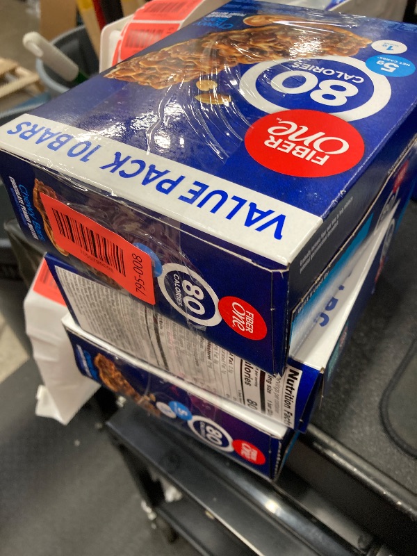 Photo 1 of 3 Fiber One 80 Calorie Chewy Bars, Chocolate Peanut Butter, Snack Bars Value Pack, 10 Ct, 8.2 oz