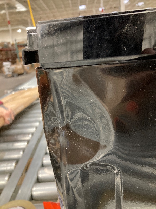 Photo 1 of ***BROKEN DOOR HANDLE/LARGE DENT ON TOP-SEE PICS***


BLACK+DECKER Over the Range Microwave Oven with Vent and One-Touch Auto Cooking, 1.7 cu. ft. OTR Over Stove Microwave, Black, 1000 Watts, EM044K6CF-BK