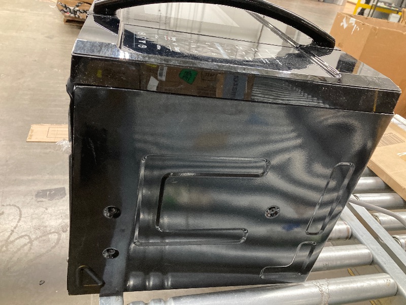 Photo 1 of ***BROKEN DOOR HANDLE/LARGE DENT ON TOP-SEE PICS***


BLACK+DECKER Over the Range Microwave Oven with Vent and One-Touch Auto Cooking, 1.7 cu. ft. OTR Over Stove Microwave, Black, 1000 Watts, EM044K6CF-BK