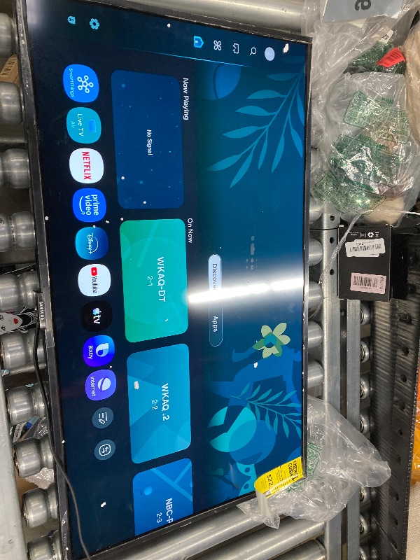 Photo 1 of ***MISSING REMOTE***Samsung - 32” Class Q8F Series QLED 4K UHD SamsungVision AI Smart Tizen TV (2025)